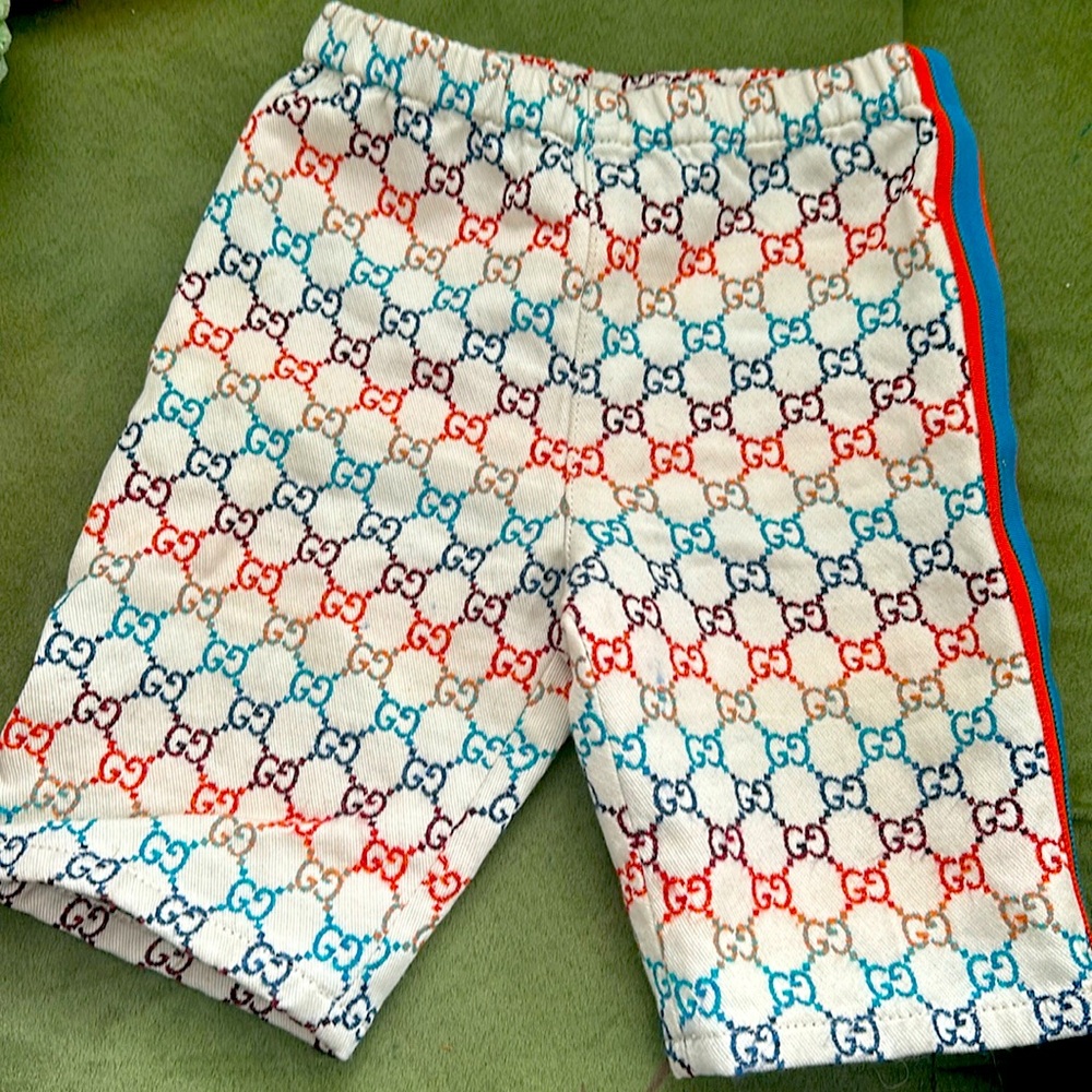 Gucci logo print toddler Bermuda shorts